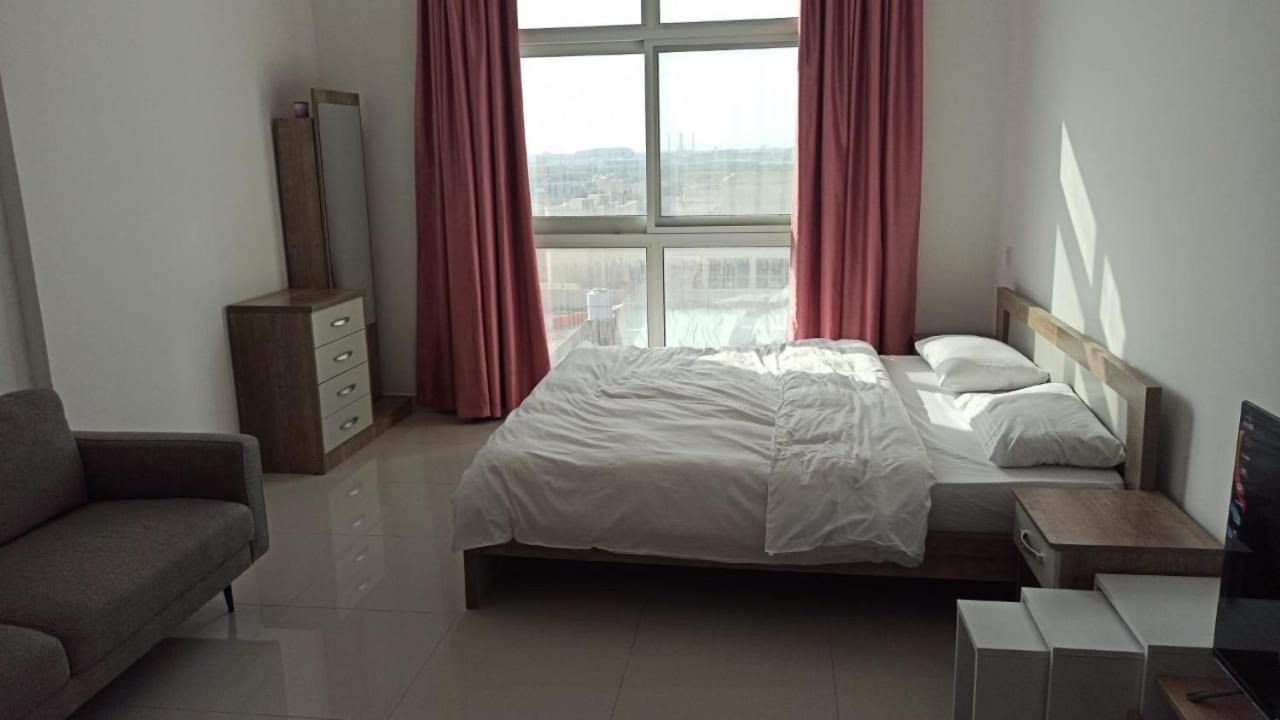 Cozy Rooms And Small Partitions For Men Guests In Dubái Exterior foto
