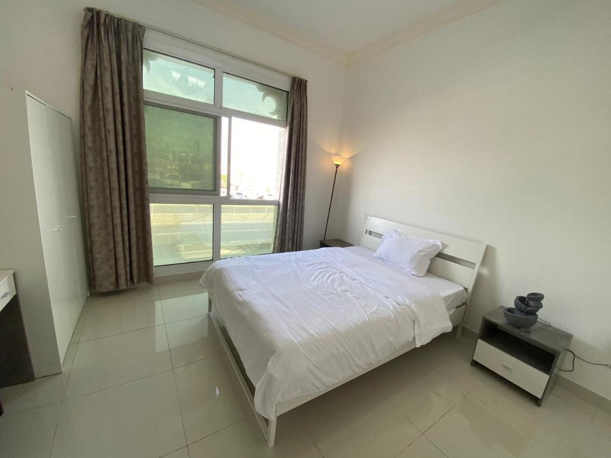 Cozy Rooms And Small Partitions For Men Guests In Dubái Exterior foto