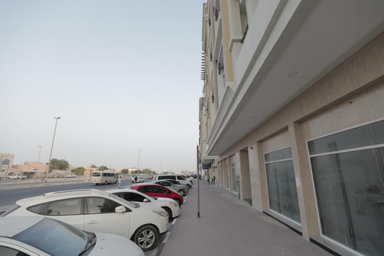 Cozy Rooms And Small Partitions For Men Guests In Dubái Exterior foto