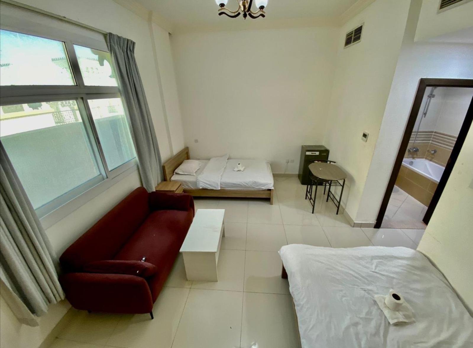 Cozy Rooms And Small Partitions For Men Guests In Dubái Exterior foto